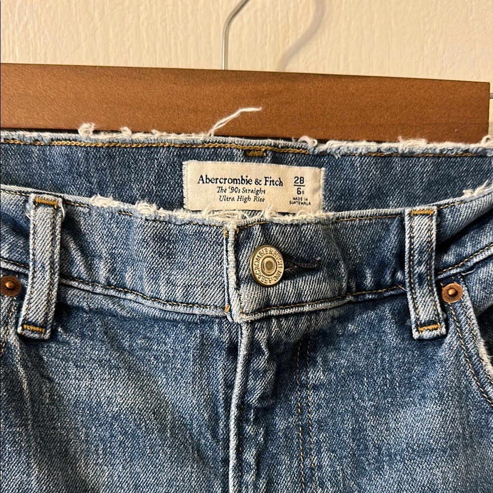 Abercrombie & Fitch Women's Distressed Jeans 90s Straight Ultra High Rise 28 - Picture 2 of 4
